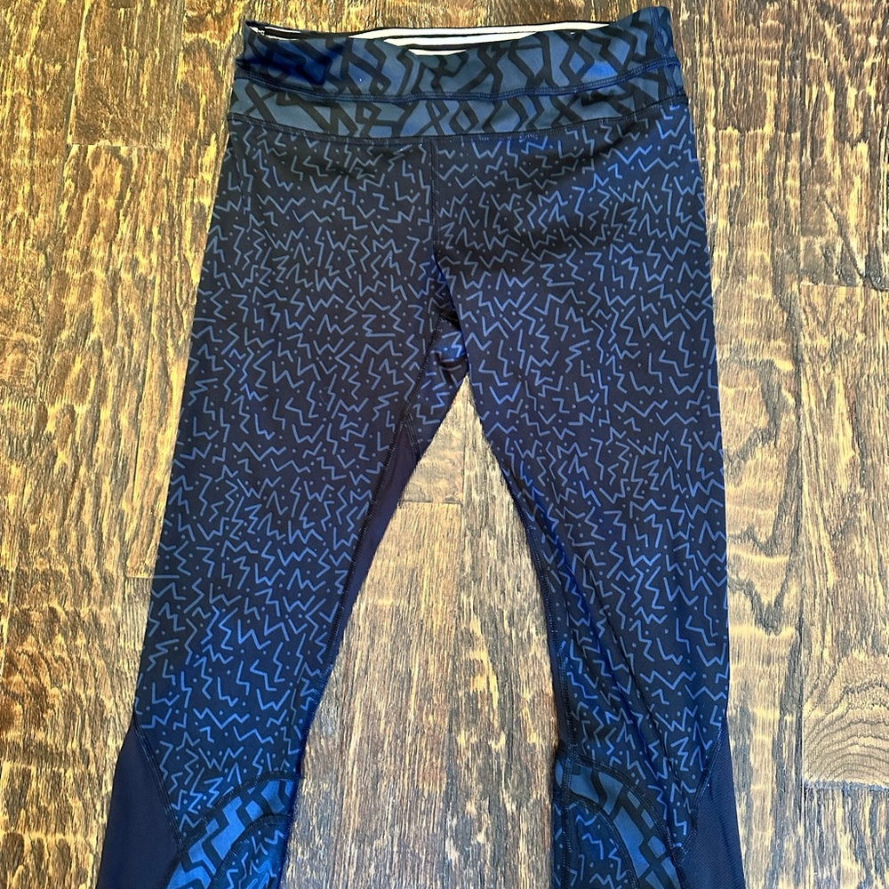 Lululemon size 6 women’s Patterned Active Leggings